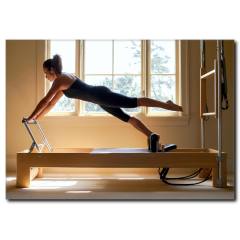 Pilates Yapan Fit Vücutlu Kadın Tablo