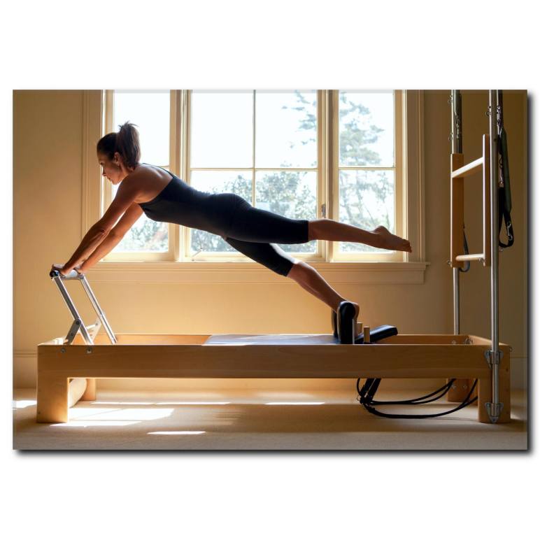 Pilates Yapan Fit Vücutlu Kadın Tablo